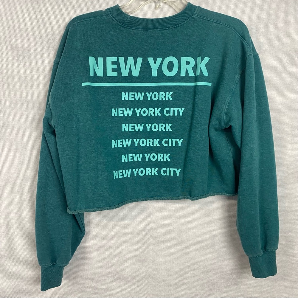 Wild Fable Green Women’s Cropped Sweatshirt Size Medium Teal New York - Picture 2 of 14